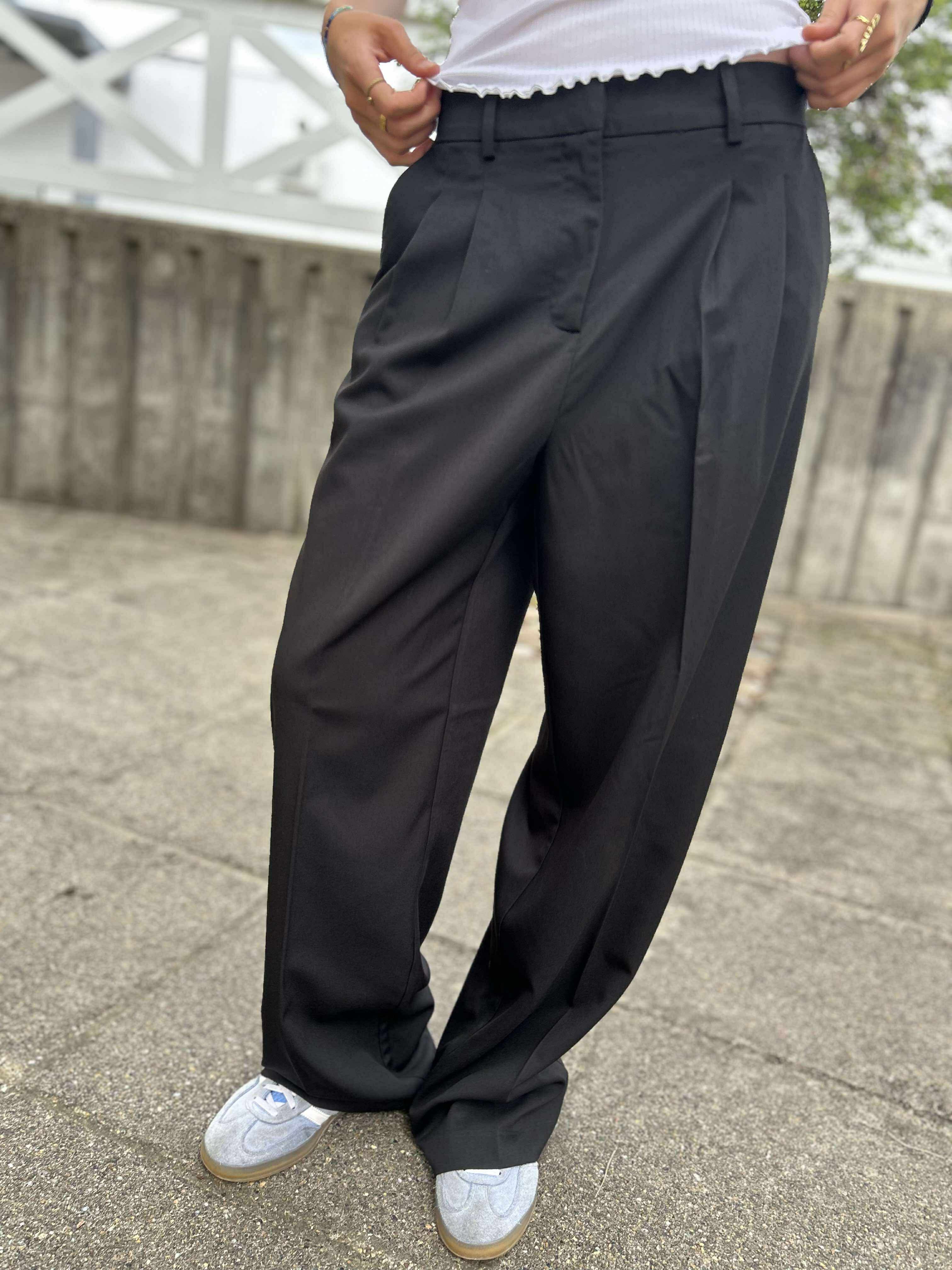 VMNILA Trousers - Black